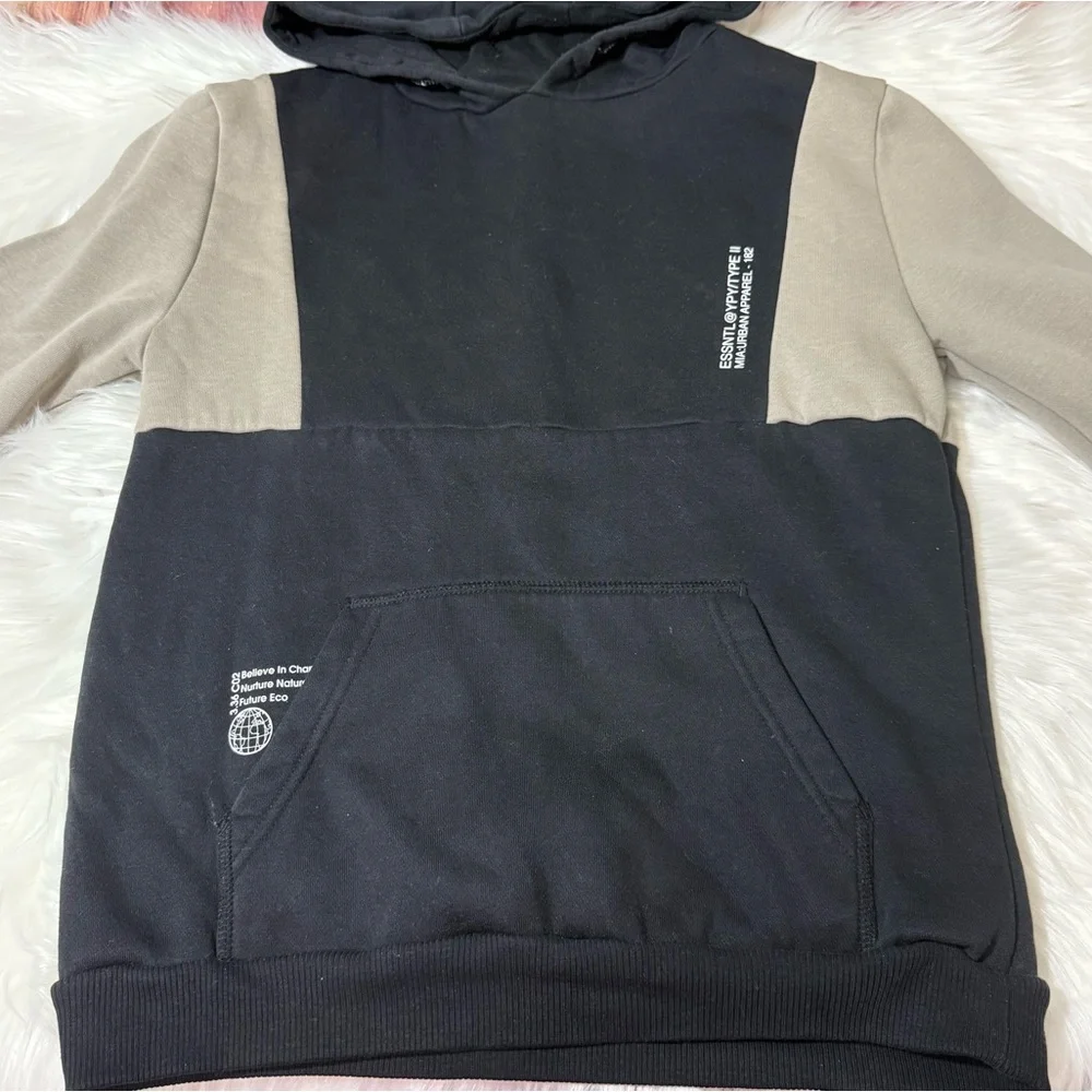 Primark Boys Size 10-11 Years Black and Tan Hooded Sweater with Ribbed Cuffs